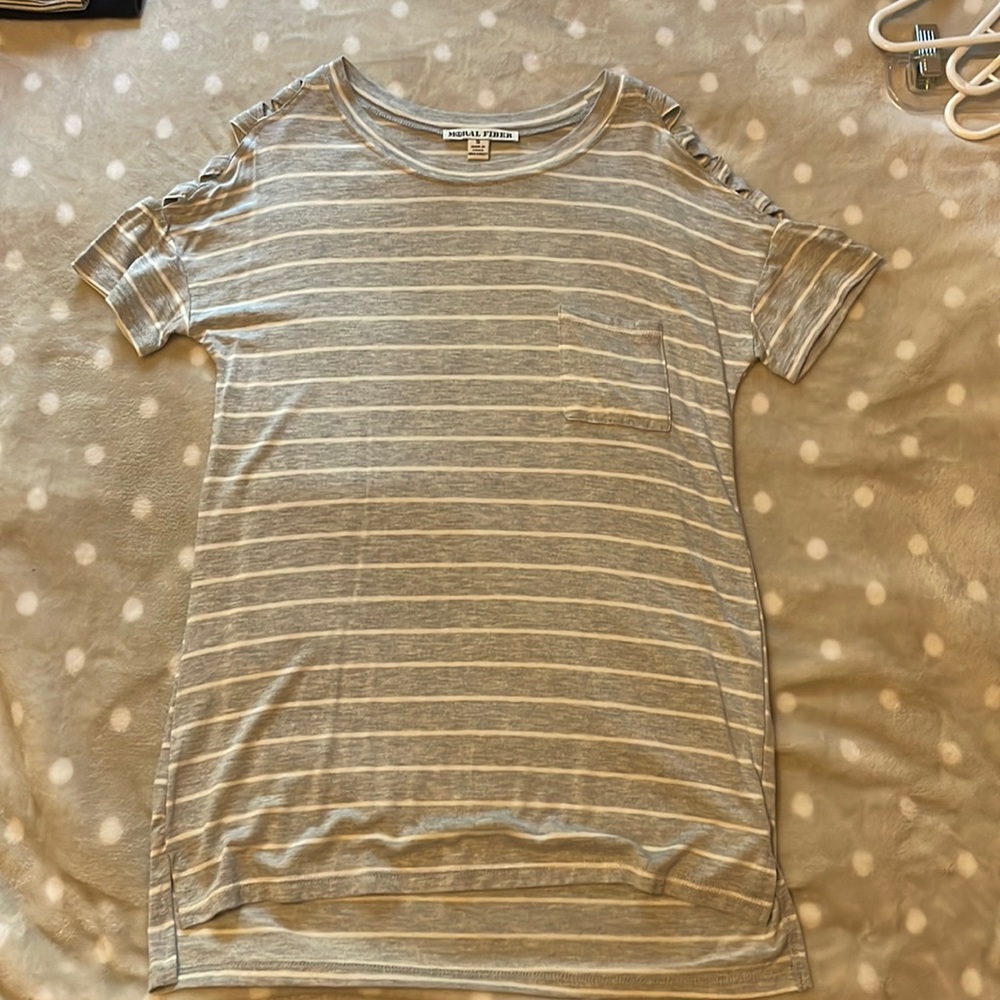Gray blouse/t-shirt.